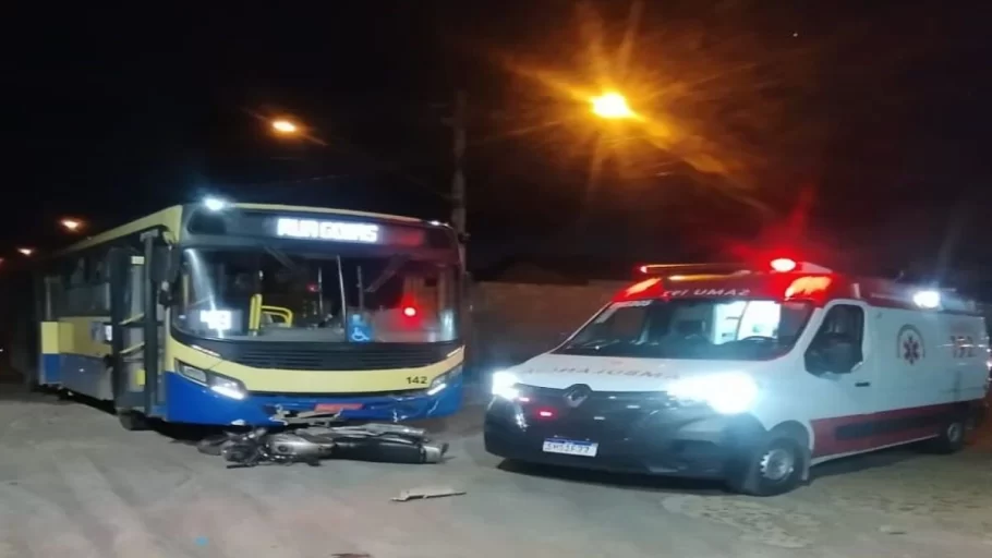 Acidente entre moto e ônibus deixa homem ferido em Divinópolis