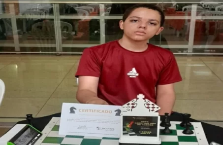 Aluno divinopolitano leva 1º lugar em campeonato estadual de xadrez