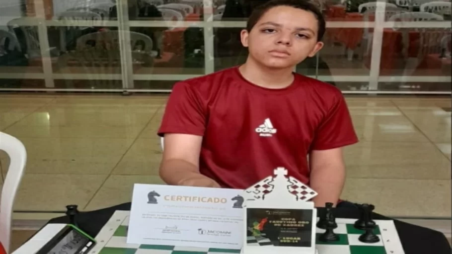 Aluno divinopolitano leva 1º lugar em campeonato estadual de xadrez