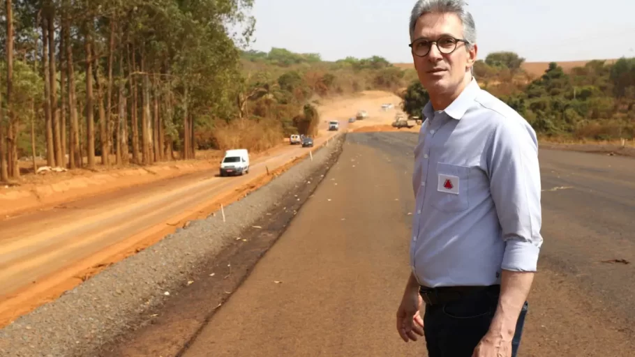 Governo de Minas vistoria obra na MG-060 entre Papagaios e Pompéu