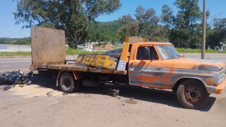 ACIDENTE-ITAUNA-MOTOQUEIRO-GRAVEMENTE-FERIDO