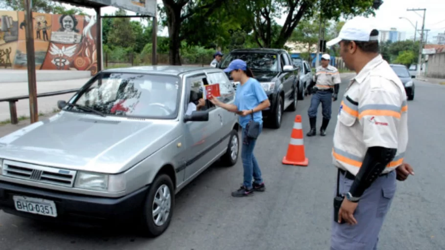 BLITZ-EDUCATIVA-DIA-DIVINÓPOLIS