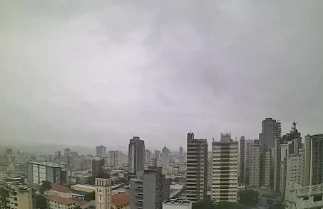 Final de semana em Divinópolis será de chuva e trovoadas isoladas, alerta o INMET