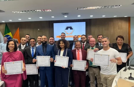 Prefeito, vice e vereadores eleitos são diplomados em Divinópolis.(FOTO: Divulgação Câmara Municipal)