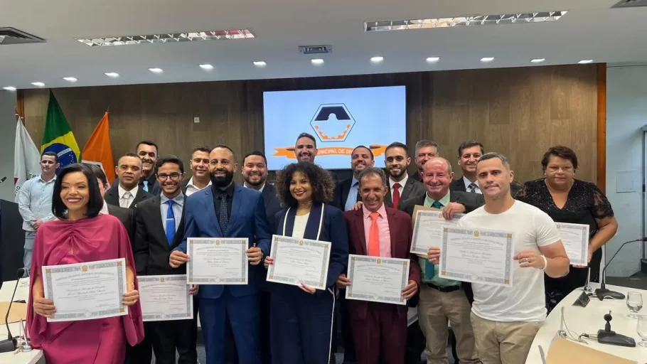 Prefeito, vice e vereadores eleitos são diplomados em Divinópolis.(FOTO: Divulgação Câmara Municipal)