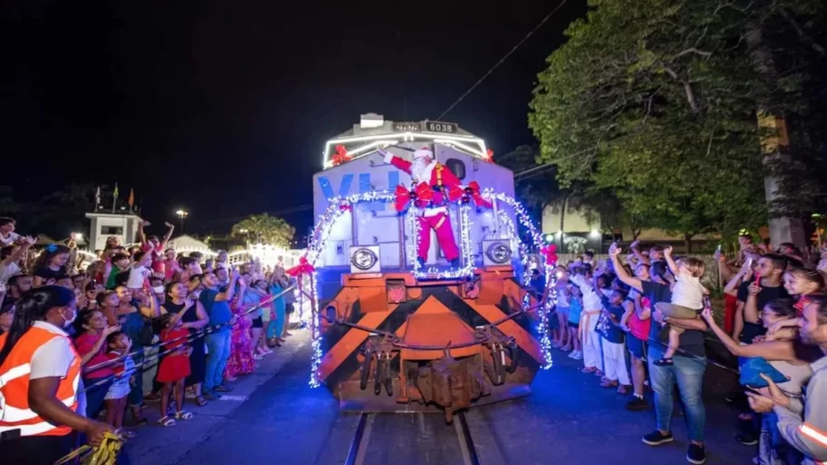 Trens de natal levam papai noel a cinco cidades do Centro-Oeste de Minas. (FOTO: Reprodução/Divulgação VLI)