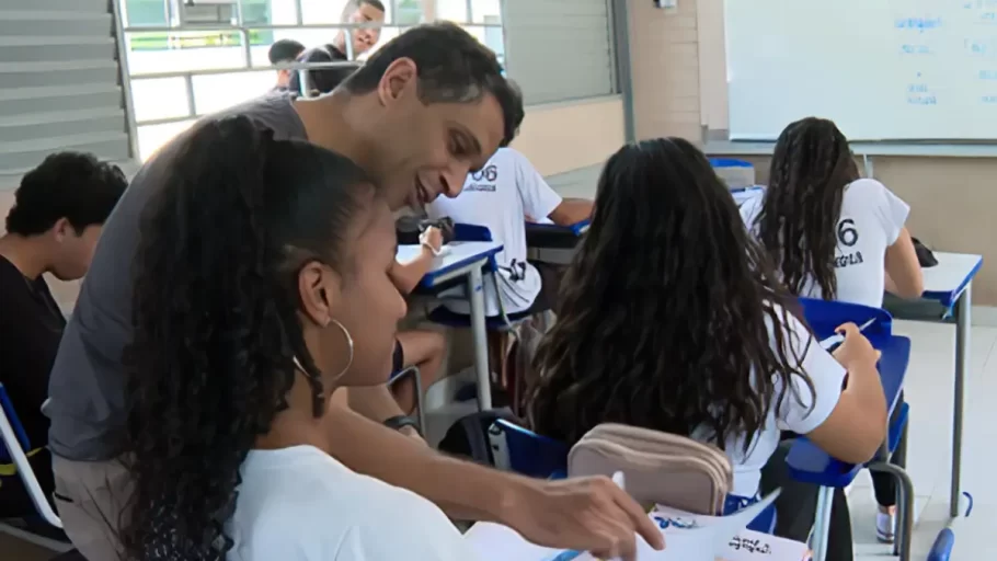 USO-DE-CELULARES-PROIBIDO-SALA-DE-AULA