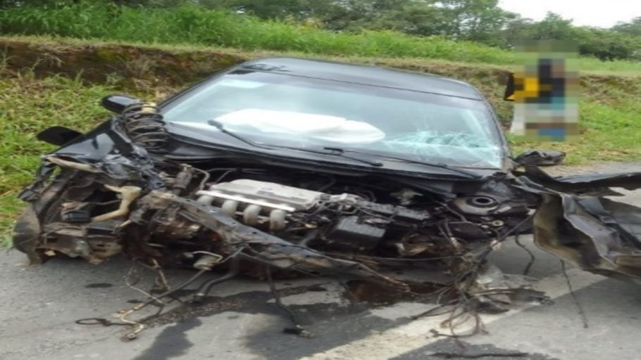 Acidente na MG-050 em Formiga deixa motorista ferido. (FOTO: Divulgação SAMU)