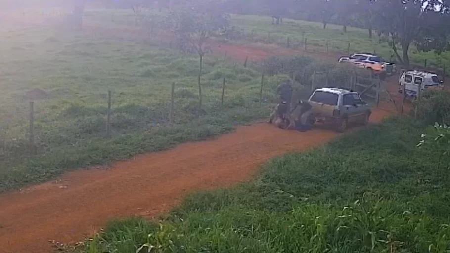 ex-vereador de bom despacho agredido policiais