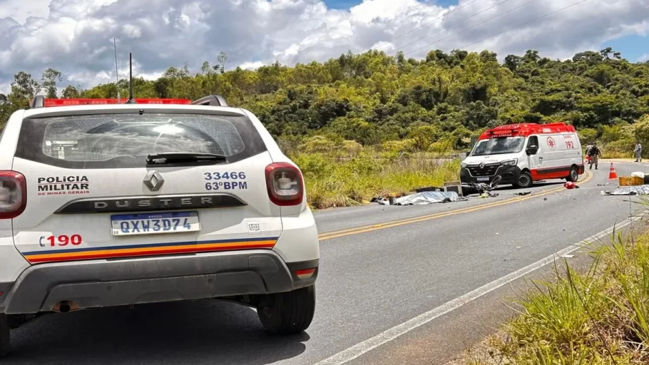 Grave acidente na MG-164 entre Itapecerica e Camacho mata duas pessoas.(FOTO: Divulgação SAMU)