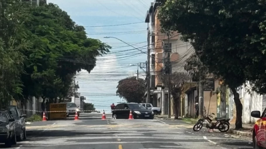 Interdição de Vias no Bairro Martin Cyprien por Risco de Queda de Árvore.(FOTO: Divulgação PMD)