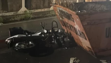 motociclista bate em caçamba em itaúna