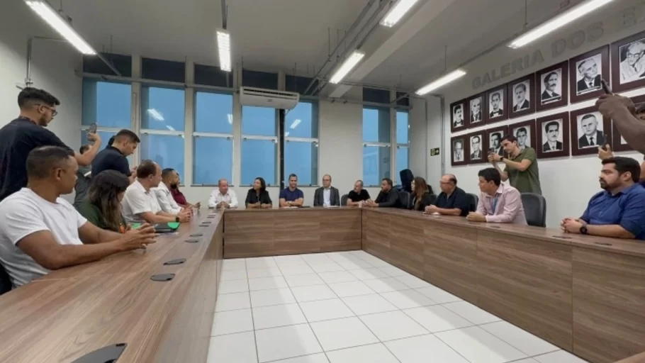 Prefeito Gleidson assina contrato com a Caixa para construção de 430 unidades habitacionais.(FOTO: Divulgação PMD)