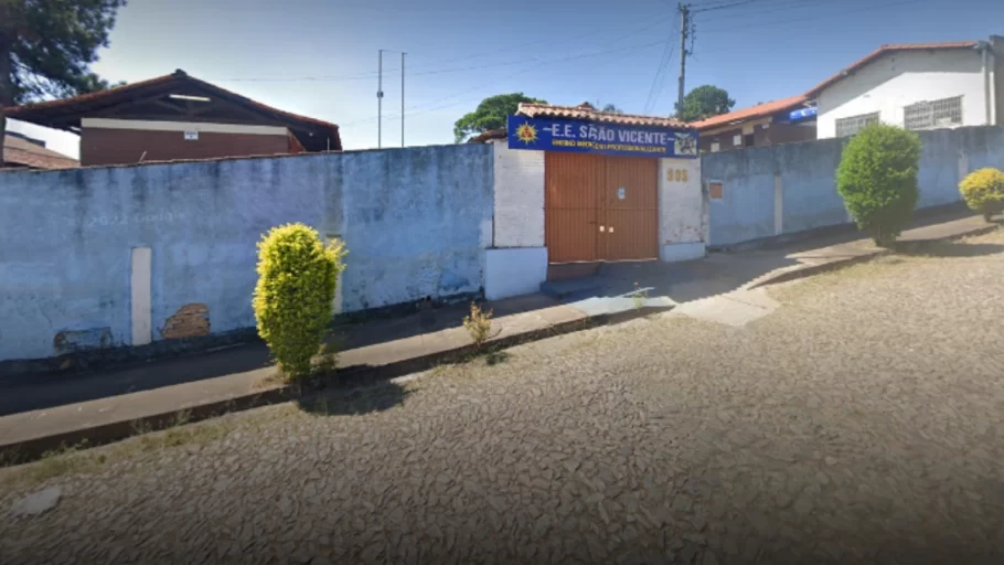 briga de adolescente em escola são vicente em Divinópolis