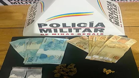 Polícia Militar prende duas mulheres por tráfico de drogas e desacato em Bambuí.(FOTO: Divulgação PMMG)